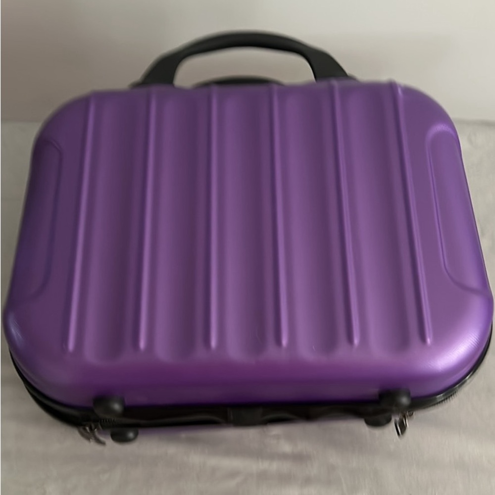 New mini luggage/makeup case